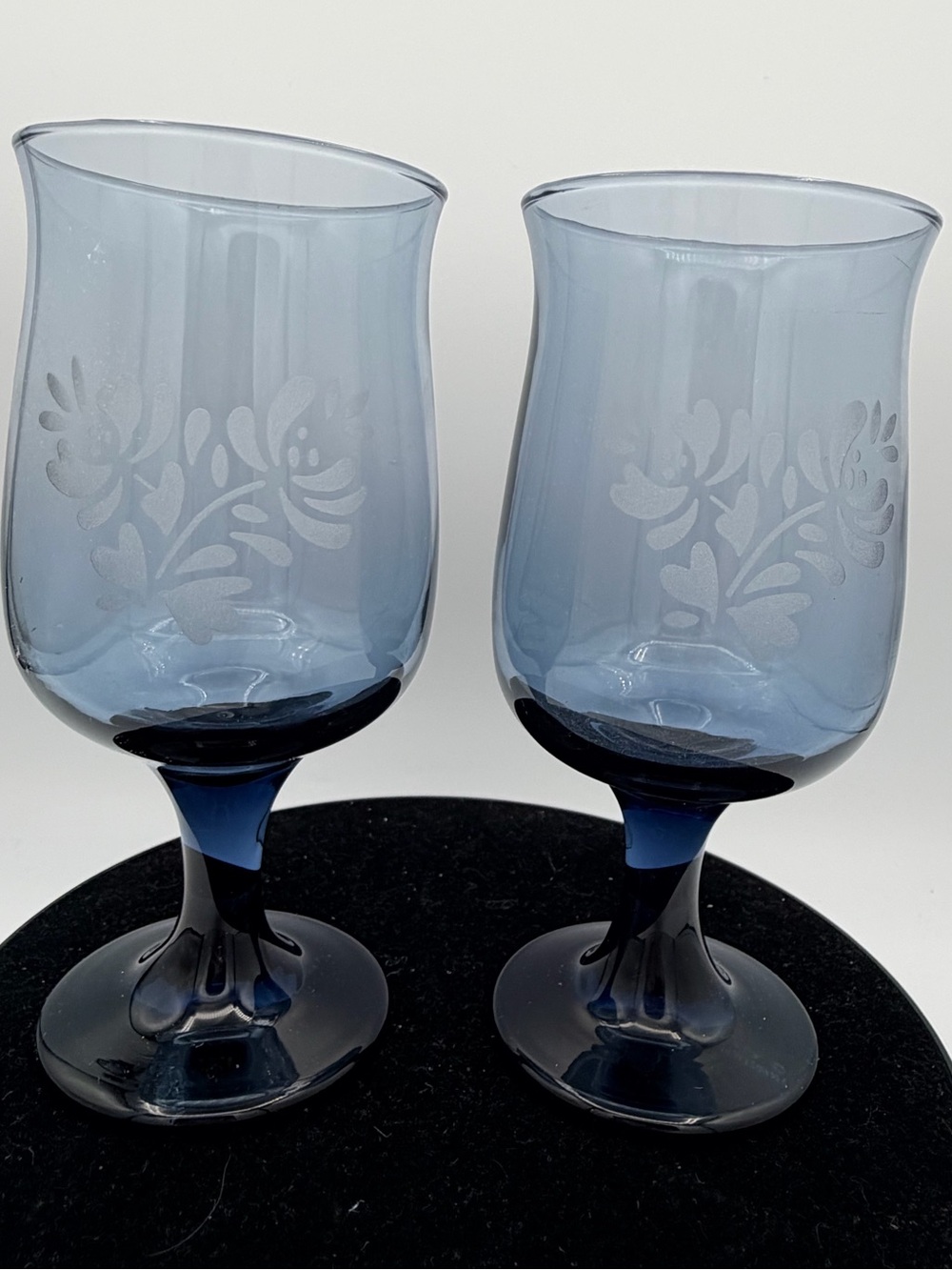 Rare retired, vintage Pfaltzgraff Yorktown, blue etched goblet set of two